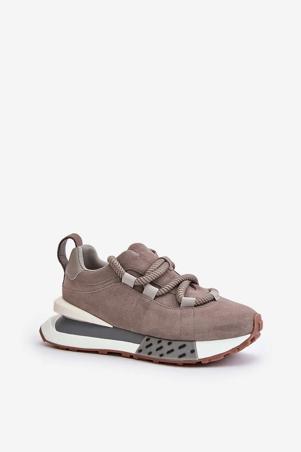 Thick lacing sport shoes