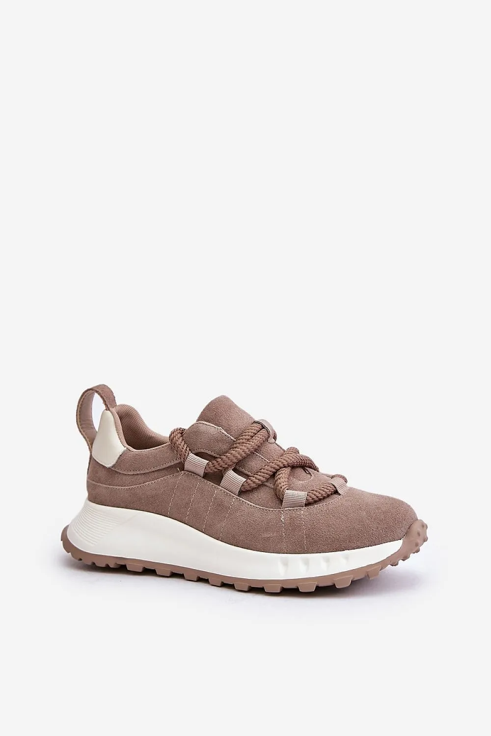 Thick lacing sport shoes