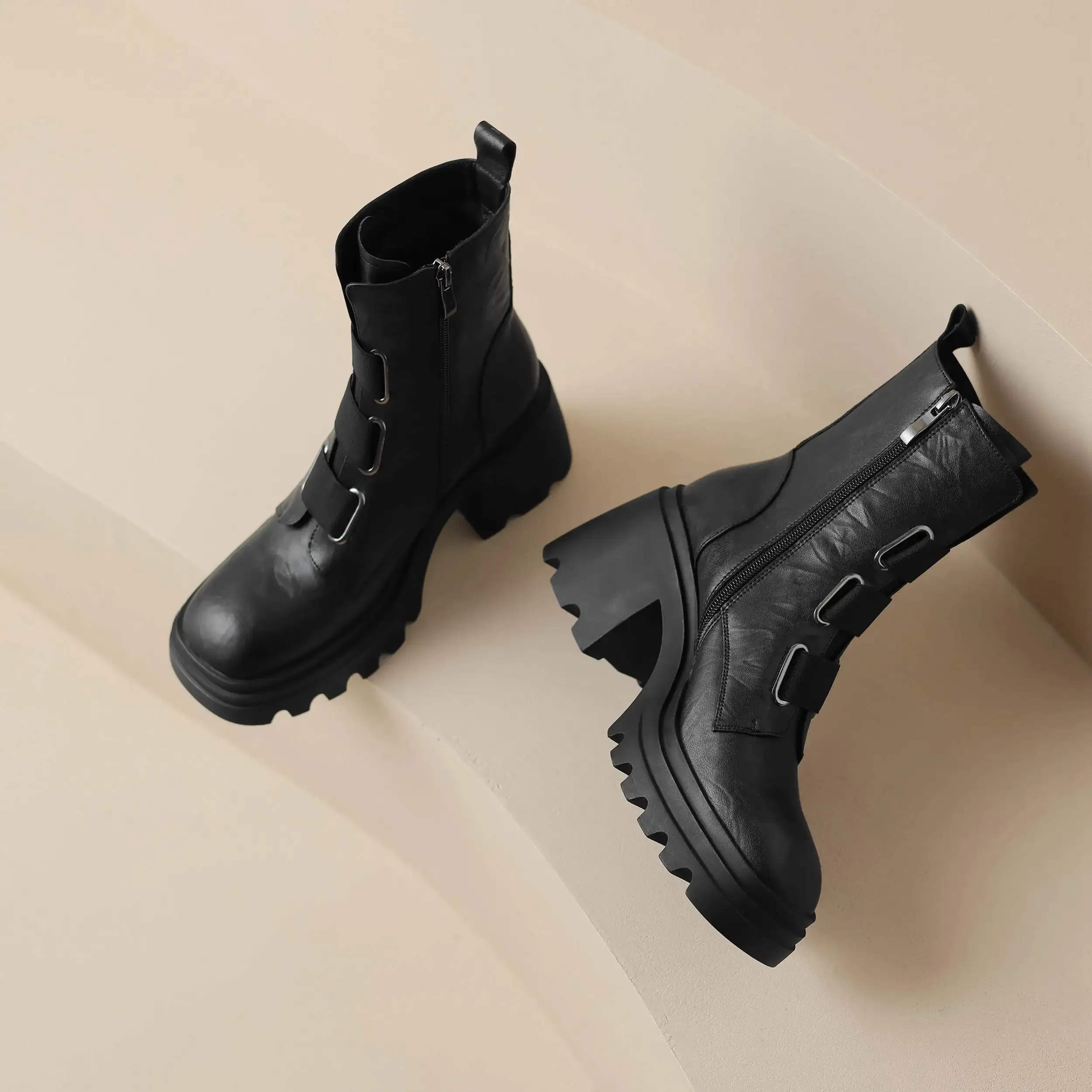 USS Shoes Mae Women's Square Toe Boots